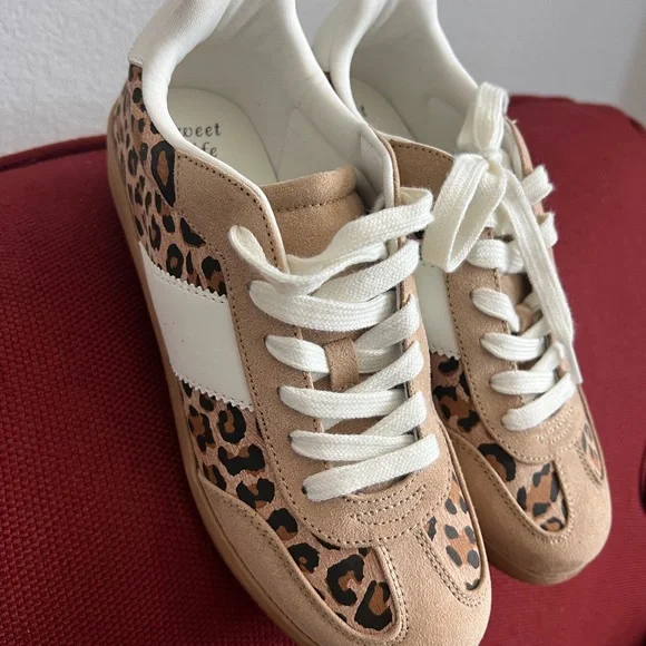 Leopard Print Women's Sneakers - Picture 4 of 4